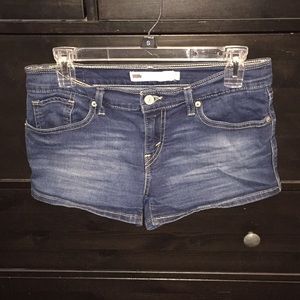Levi’s short shorts size 7